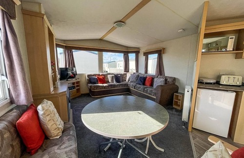 Louth House | Superb 6 berth caravan at Sunnydale Holiday Park ref 35079A