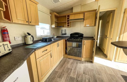 Louth House | Superb 6 berth caravan at Sunnydale Holiday Park ref 35079A