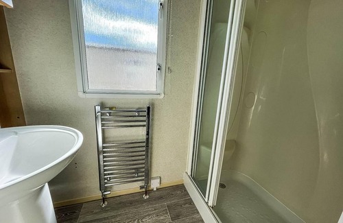 Louth House | Superb 6 berth caravan at Sunnydale Holiday Park ref 35079A