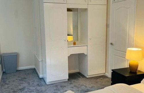 River Apartment | Superb and Comfortable 3BD Home in Dagenham
