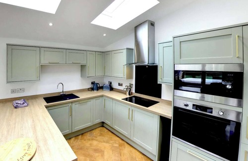 Laceby Ski Chalet | Superb bespoke lodge with two bedrooms sleeping up to four people.