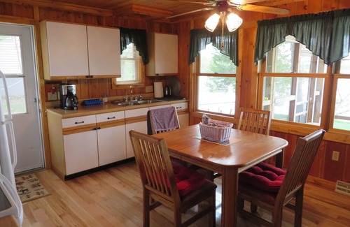 Annandale Cottage | SUPERB COTTAGE, + LUXURY Pontoon Boat @ $100.00/DAY