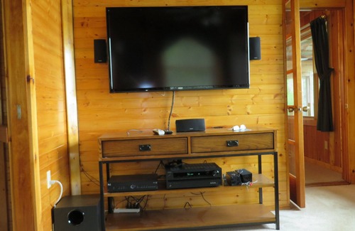 Annandale Cottage | SUPERB COTTAGE, + LUXURY Pontoon Boat @ $100.00/DAY