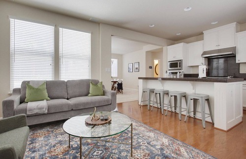 Dublin House | Superb Dublin 4BR w/2-Car Garage, nr Trails & Park, by Blueground