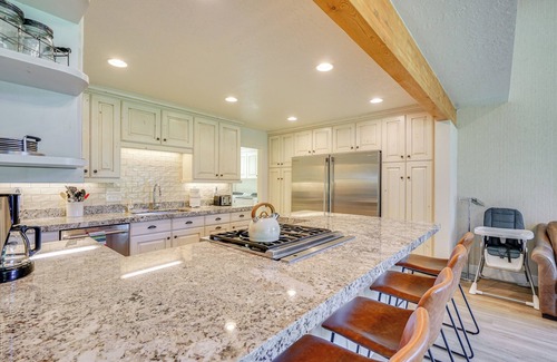 South Snyderville Basin House | Superb Park City Escape w/Deck, Walk to Ski Lift!