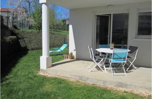 Cambo-les-Bains Apartment | SUPERBE APPART AVEC JARDIN ET PISCINE