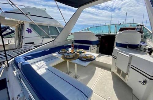 Gruissan Boat Rental | Superbe bateau à Gruissan