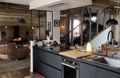 La Roche-Canillac House | Superbe Maison de Campagne Avec Jacuzzi