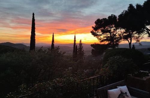 Le Beausset Villa | Superbe villa Calista classée 5 Etoiles pour 10 personnes avec piscine vue mer, proche des plages et du Circuit du Castellet Paul Ricard