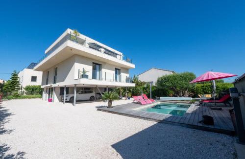 Miramar House | SUPERBE VILLA VUE MER JUSQU'A 14 COUCHAGES La LONDE LES MAURES Entre HYERES et Le LAVANDOU 4 Etoiles PISCINE CHAUFFEE