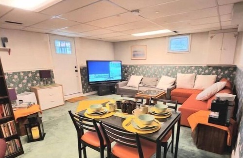 Thornhill House | Superclean/cozy/warm/unique2 Bdr/separate Entrance