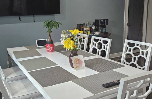 Queens House | Superior 1-bedroom house in fabulous Queens