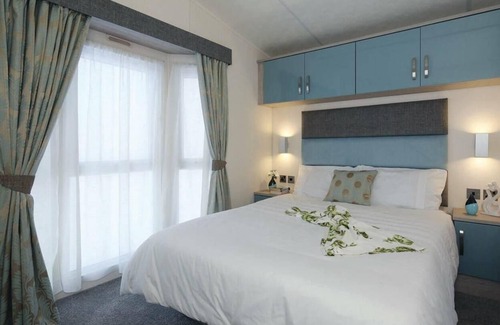 Saxmundham Cabin | Superior 6 berth holiday home in Suffolk,