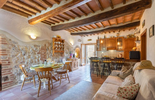 Casole d'Elsa House | superior ground floor apartment with pool view