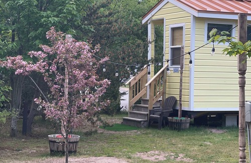 Christmas Cabin | Superior Sunrise Tiny Home w/Firepit & access to Pictured Rocks and Grand Island