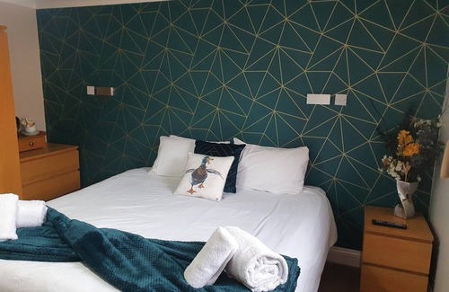 East Harling Bed & Breakfast | Superking room at The Nags Head