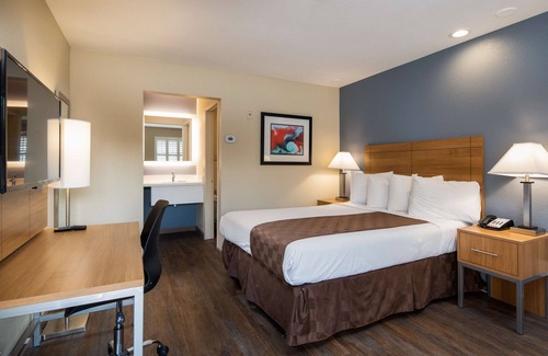 Fairfield Hotel | SureStay Hotel by Best Western Fairfield Napa Valley