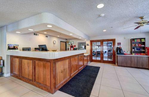 Redding Hotel | SureStay Plus Hotel by Best Western Redding