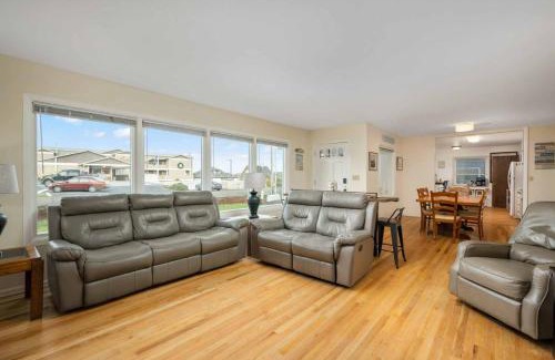 Seaside House | Surf and Sand Dollars