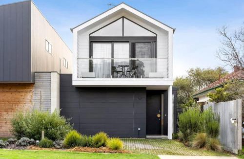 Torquay House | Surf and Sea Torquay 650m to beach