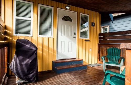Ucluelet House | Surf Haven, Lofted Cozy Cabin Minutes to Beach