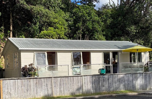 Waipu Cove House | Surf sun sand set right on the ocean