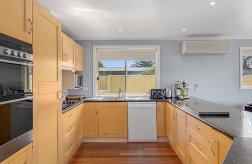 Smiths Beach House | Surf188 - sleeps up to 16