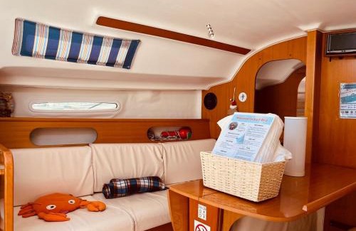 Lisbon Old Town Boat Rental | Surfbird Cozy Sailboat Escape