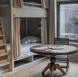 Ferrel Hotel | Surfers Lodge Peniche