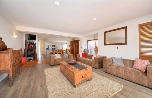 Surfers Paradise Villa | Surfers Reflections Amazing views from your spa!