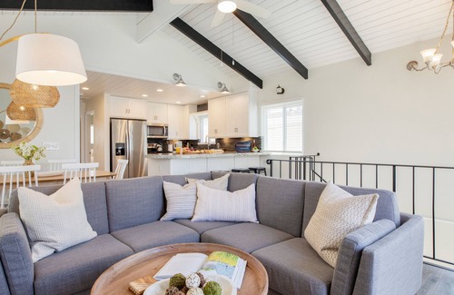 Bouvet Island Apartment | Surfrider II by AvantStay | Walk to the Beach + Balcony