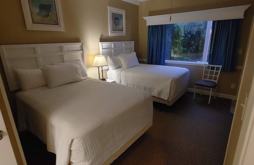 Surfside Beach Resort | Surfside Beach- Spacious 2 bedroom with 1 bed lockout in family friendly resort