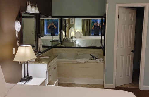 Surfside Beach Resort | Surfside Beach- Spacious 2 bedroom with 1 bed lockout in family friendly resort