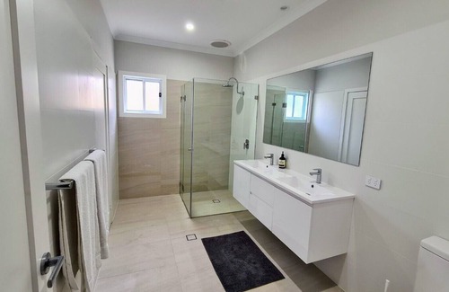 Catherine Hill Bay House | Surfside Retreat - New home 500m walk to the beach