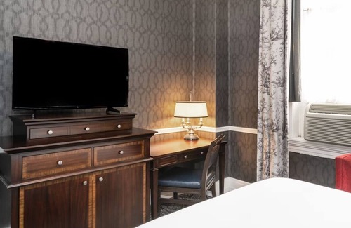 Historic District Hotel | Surrounded with History! Pet-friendly Accommodation
