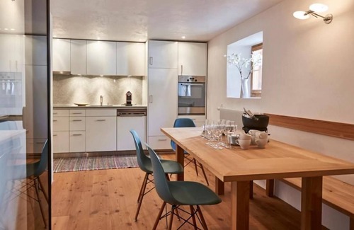 Spluegen Apartment | Susta - Holidays in a listed building
