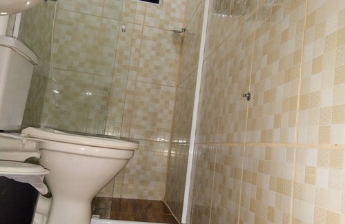 Bairro da Enseada House | - Sute Para Casal Proximo ao mar Esmeralda