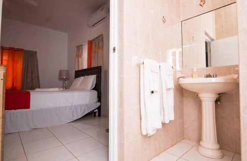 Tower Isle Bed & Breakfast | Suzette Guesthouse Accommodations