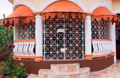 Tower Isle Bed & Breakfast | Suzette Guesthouse Accommodations