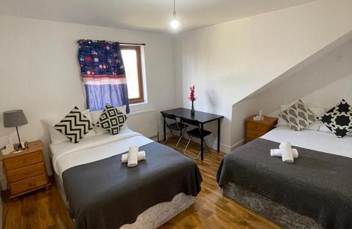Streatham House | SW16 Norbury GuestHouse