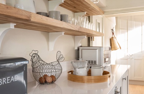 Port Isaac Cottage | SWALLOW COTTAGE, pet friendly, with open fire in Port Isaac