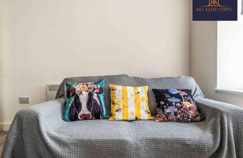 Liverpool Apartment | Swan House Apartment 2 - 1 Bed Apartment - Sleeps up to 4 - Free Parking - Liverpool - close to city centre - By ALL ELITE STAYS