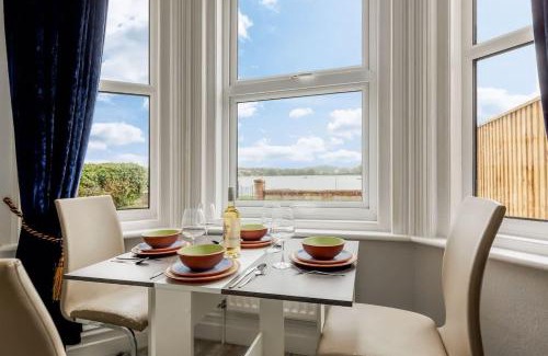 Poole Apartment | Swan Lake - Stunning Lakeside Apartment with Private Garden