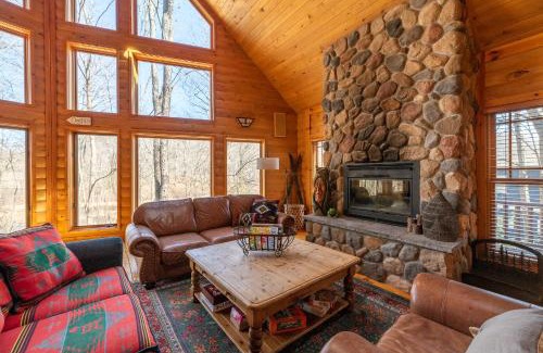Saugatuck House | Swan Lodge - Walking distance to downtown Saugatuck - Modern Cabin Getaway!