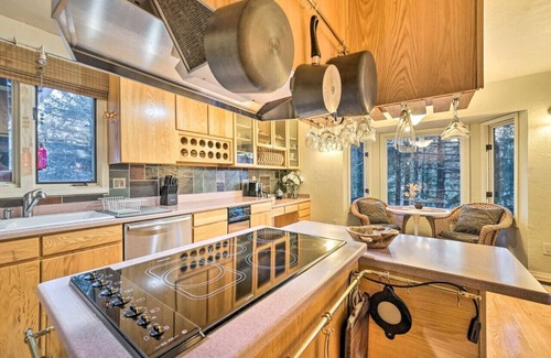 Seldovia House | Swanhouse. Waterfront home. Walk to trails!