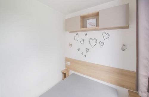 Saint-Jean-de-Monts Ski Chalet | Swanky Mobile Home in Saint Jean de Monts near Seabeach