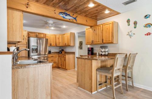 Bradenton House | Swaying Palms! Coastal home with amazing pool just a short drive from Anna Maria Island!