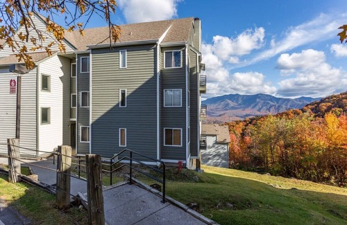 Chalet Village Condo | Sweeping Views Of GSMNP/Indoor Pool & Hot Tub