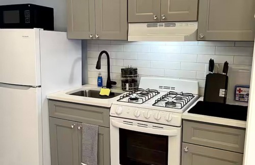 Union City Apartment | Sweet Diamonds & Adventures 10 Mins To NYC