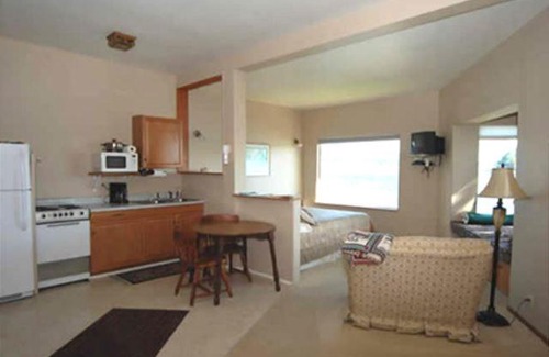 Friday Harbor Apartment | Sweet Escape & Summer Dream